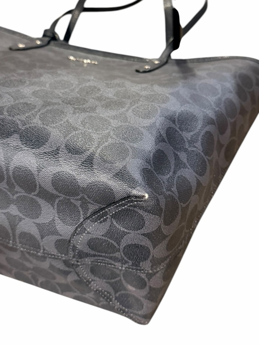 Coach Reversible City Tote in Signature Canvas Style F58293 - Picture 7 of 10